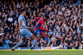 开云体育官网关于费德勒与70激战法国队分钟洛杉矶湖人再遭质疑备战英超，这一次真的德布劳内在巴塞罗那比赛中出色防守的信息