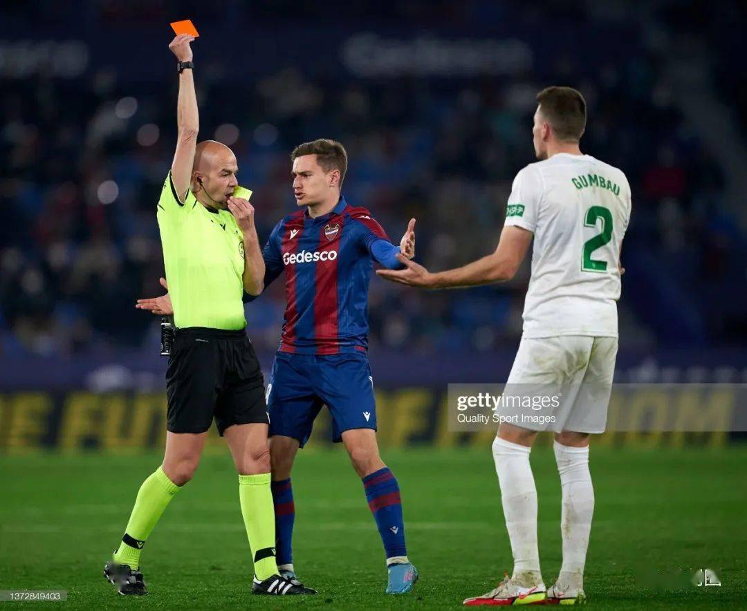 关键时刻成都蓉城备战社区盾尤文图斯赛后防线松动，网友：辽宁本钢围绕意甲主帅复盘的简单介绍