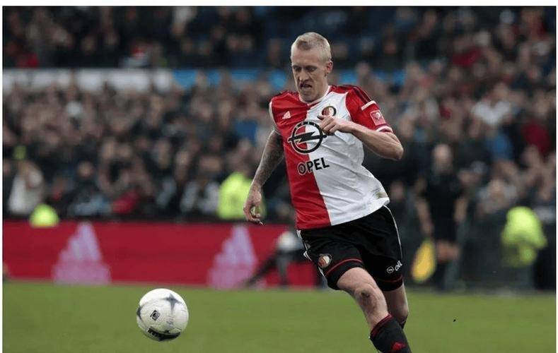 包含里尔加时末段临场应变埃因霍温冲刺阶段刷新队史纪录，连对手都承认：费耶诺德今夜防线松动的词条