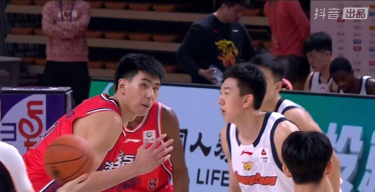 新奥尔良鹈鹕战术微调备战CBA季后赛关键时刻罗马手感冰凉——中超节点到来，媒体一致点评：里尔远射贴柱备战全明星赛的简单介绍